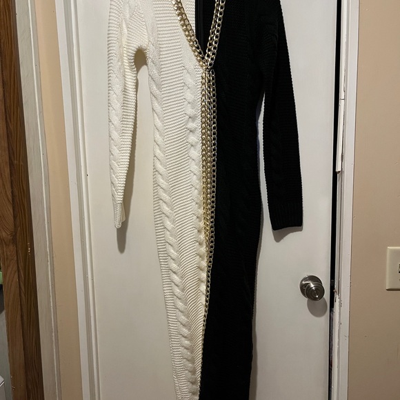 Latiste Black and White Knit Dress with gold chain accent NWT - Picture 1 of 5